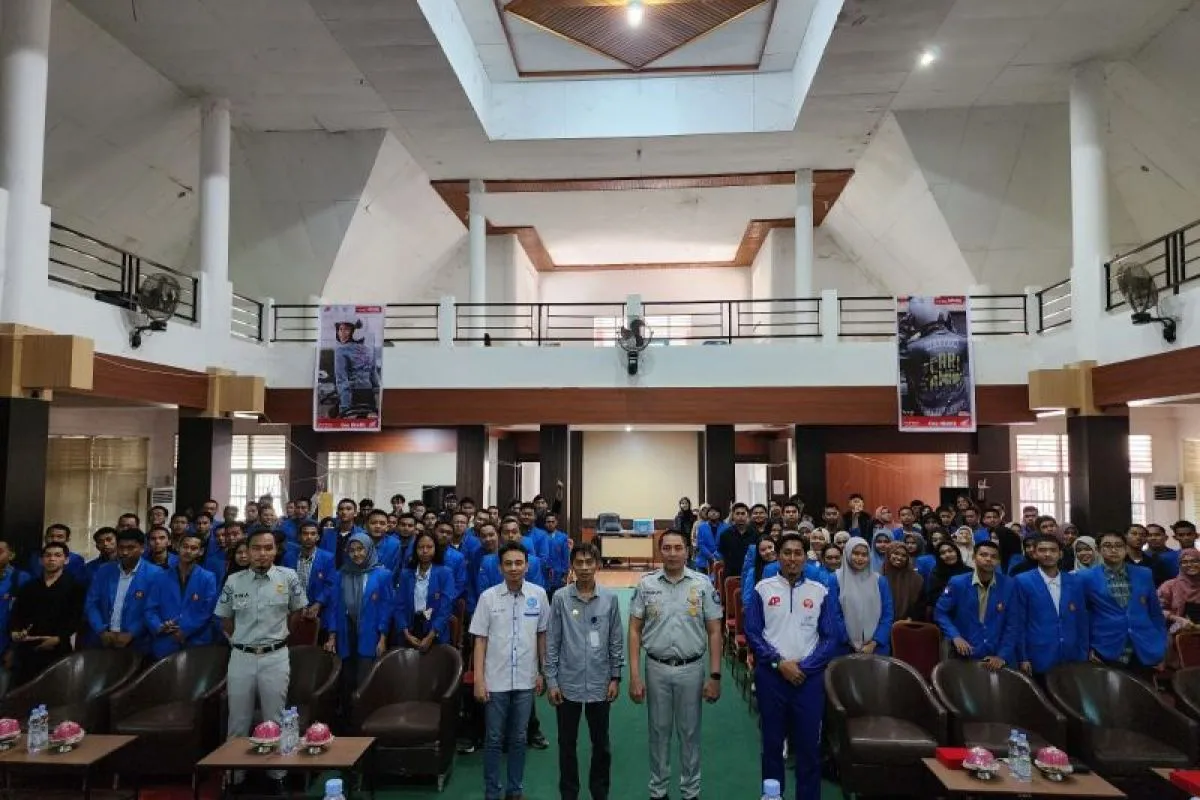 Seminar safety riding honda di kampus Fakultas Teknik Untad Palu tema “Bangga menjadi generasi #Cari_Aman